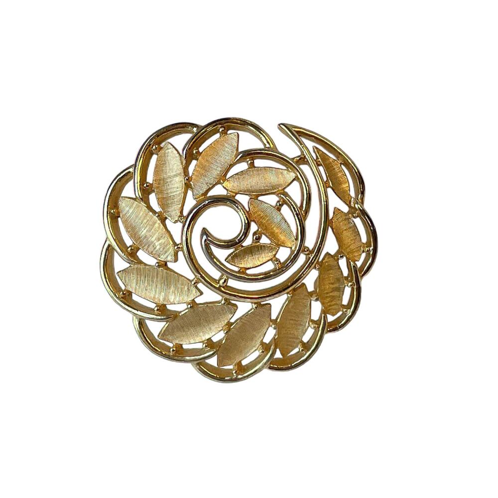 1960s Crown Trifari Polished & Brushed Gold Plate Swirls Leaves Wreath Brooch